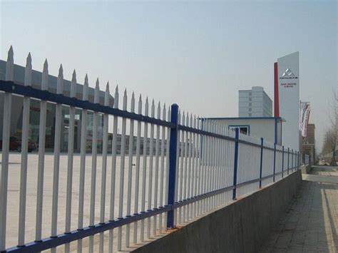 常见体育场护栏网价格有哪些规格和尺寸_南京律和护栏网厂