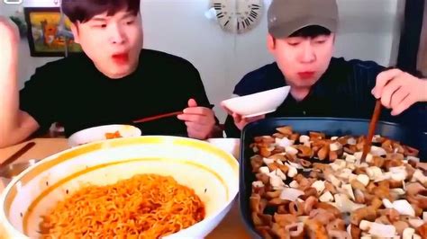 韩国吃播大胃王吃韩国火鸡面，一大口下去，吃的好香_腾讯视频