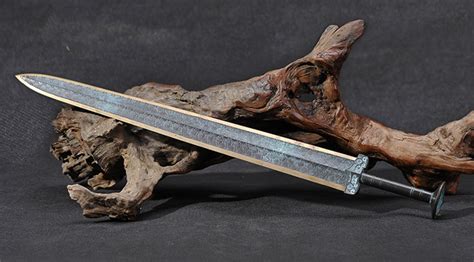 古代最好的青铜剑当属它，千年不锈，锋利无比