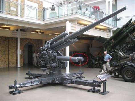 为什么有的火炮炮管上下能看到反后坐装置动作筒，有的只有光光的一根炮管？ - 知乎