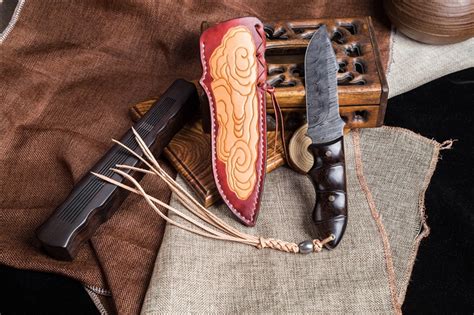 匠人工坊-匠人工坊 | 中国刀匠制作的手工皮鞘，皮雕艺术中的传统文化之美