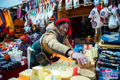 西藏拉萨：逛年货大集 品浓浓年味-新华网