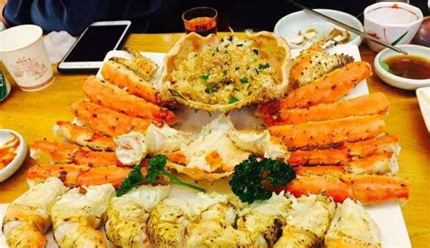 这可能是烟台最霸气的蟹餐厅！帝王蟹、龙虾统统吃到爽！