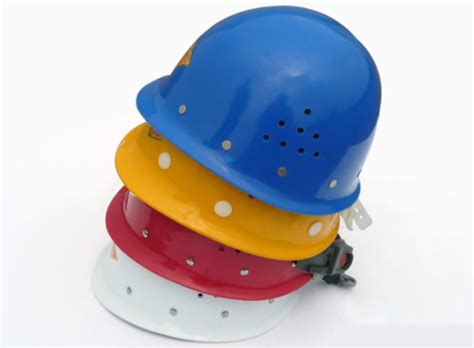 工人安全帽不安全引热议，安全帽国家标准规定有哪些？