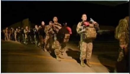 塔利班鸣枪庆祝美军撤离 仍有数百美国人滞留阿富汗_新闻频道_中华网