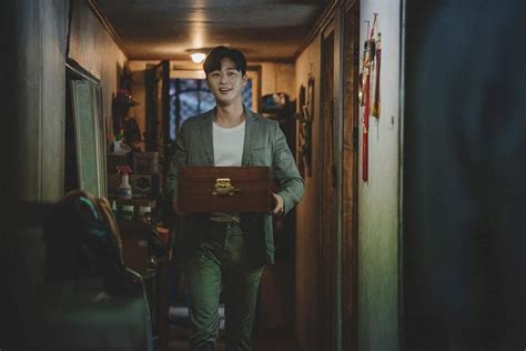 《寄生虫》成首部拿下奥斯卡最佳的韩国影片，但它绝不是导演奉俊昊最好的作品