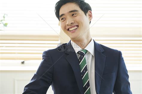 新招聘的公司职员韩国头发绞窄新雇员新餐馆新生意高清图片下载-正版图片502119676-摄图网
