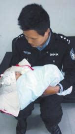 18天大男婴被遗弃 民警争着当奶爸——人民政协网