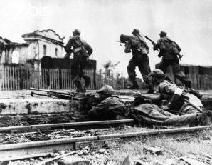 1940年9月22日，晋察冀军区部队发动涞(源)灵(丘)战役。图为八路军攻克河北涞源的日军重要据点东团堡-中国抗日战争-图片