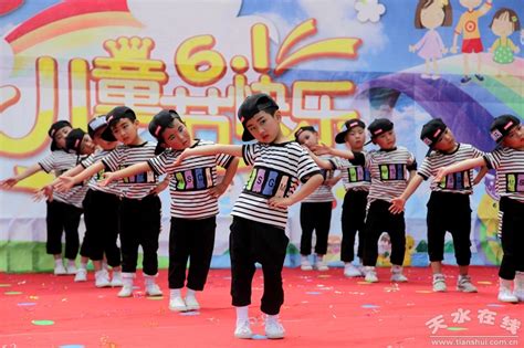 苏州小“蓓蕾” 舞蹈迎新年-人民图片网