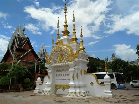 西双版纳景洪大金塔寺，也称缅甸大金塔，大金塔寺是景洪市的总佛寺