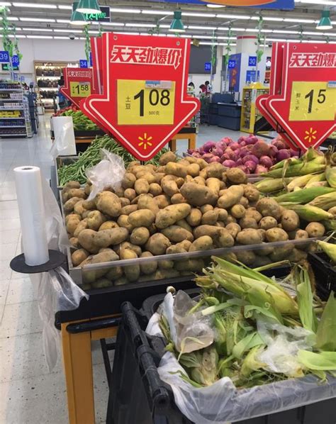 记者探访五大超市菜价：家乐福后湖大道店主要蔬菜价格同比降两成_武汉_新闻中心_长江网_cjn.cn