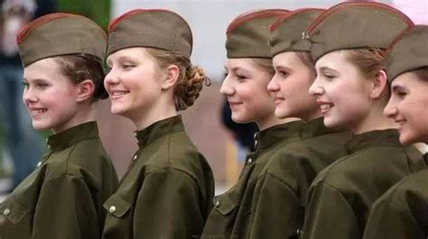 乌克兰军队大约有6万名女兵，其中1.3万人在一线战斗部队……__财经头条