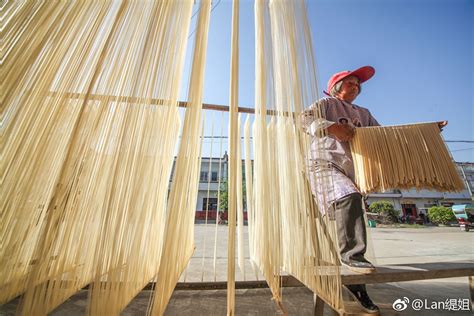 走到哪里都忘不了家乡的味道，安徽六安苏埠镇传统手工挂面制作👏_新浪新闻