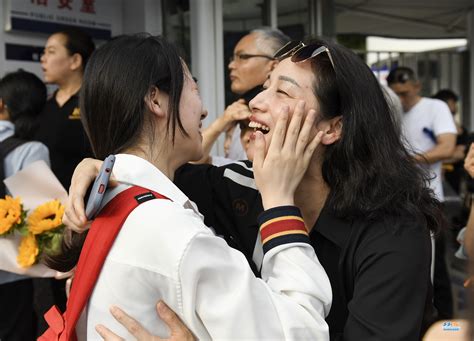 有时候我们笑着就哭了 河南省2021年普通高校招生全国统一考试结束 - 图片 - 新闻中心