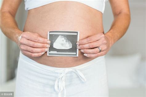 4个月胎儿真实图片有多大（怀孕四个月，胎儿到底有多大？这几个注意事项，你一定要知道！） | 说明书网