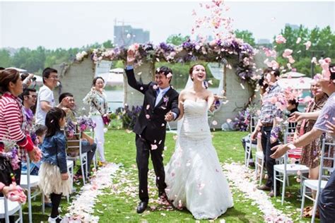 婚礼穿什么西装 - 中国婚博会官网
