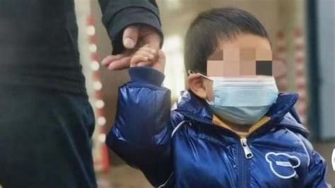 河北2岁男童遭遗弃被环卫工发现 其父在宁夏被抓_凤凰网