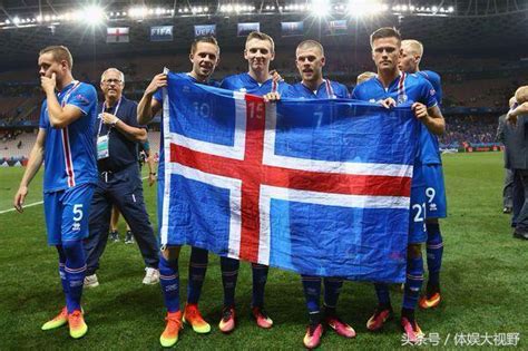 震撼！3万人战吼迎冰岛回国 欧洲杯最壮观一幕_2016欧洲杯_新浪竞技风暴_新浪网