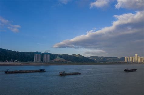广西梧州：“西江2022年第4号洪水”顺利过境 最高水位21.73米_手机新浪网