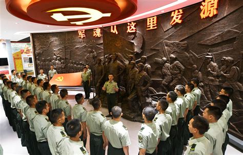 39集团军军长张旭东在酒店遭遇歹徒挑衅，将军说：你过来试试
