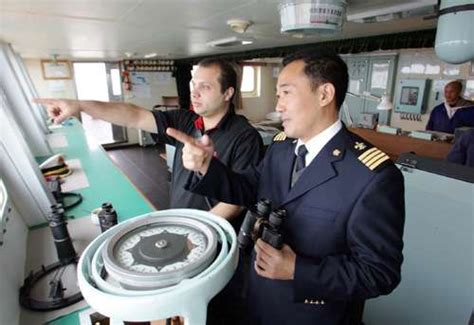 中国航海学会派员赴大连对引航员高级职称 申报工作进行集中授课指导 | 中国航海学会