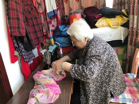 海口：歹徒持刀棍打砸居民家88岁阿婆被推倒受伤_海南频道_凤凰网
