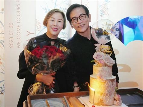 黎诺懿携妻撇下儿子们吃大餐庆结婚8周年 以丰厚条件续约TVB