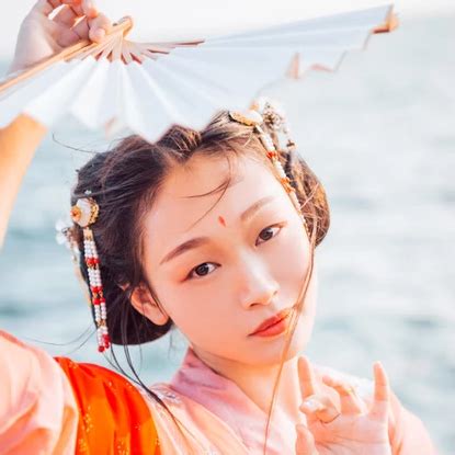 女生蓝色古风折扇头像图片
