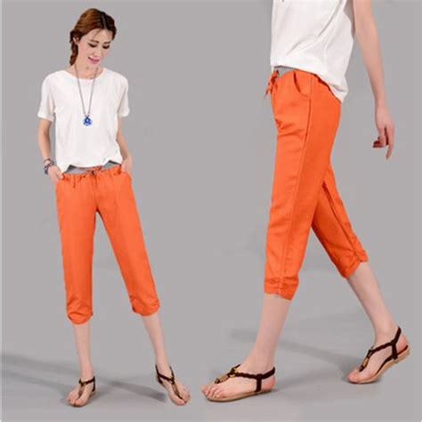 橙色裤子配什么颜色上衣好看 橙色上衣搭配什么颜色裤子好看图片_配图网