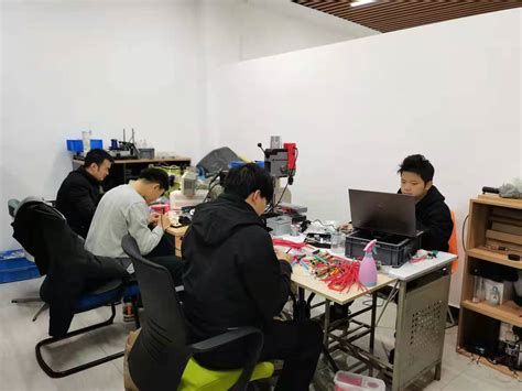 我校师生到武汉创业孵化器调研交流