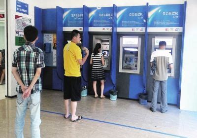 在银行ATM存钱时钱被机器吞了该怎么办？_三思经验网