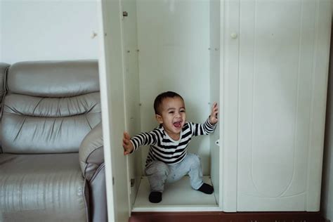为什么孩子老爱钻衣柜、爬桌底？原来是这个原因在作怪！_空间