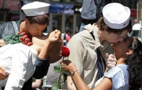 美国“胜利之吻”：水兵与护士绝美一吻传遍世界，两人却终身未见_生活_战争时代_妹妹