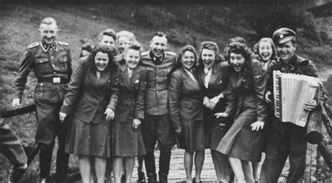 纳粹统治下的珍贵照片：犹太女人被逼疯，人体实验室让人胆寒！|纳粹|犹太|德军_新浪新闻