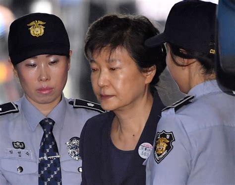 朴槿惠今晚出狱：坐牢4年9个月 比当总统时间长- 南海网客户端