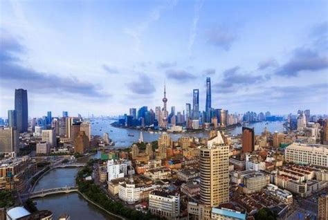 中国地级以上城市经济承载力的空间格局