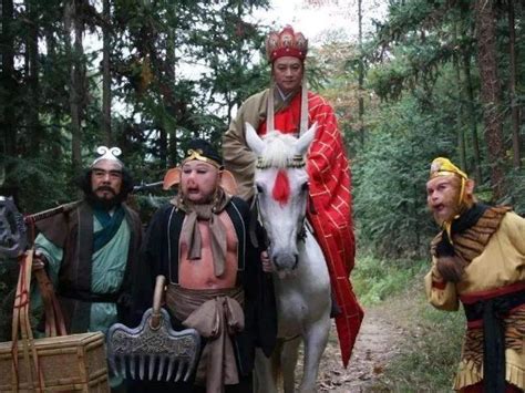 短短25集的86版《西游记》，唐僧破天荒地由3位演员出演！