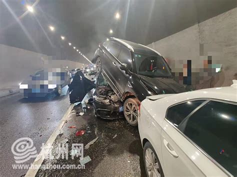 今晨申嘉湖高速2辆半挂车追尾 致1人死亡_上海滩_新民网
