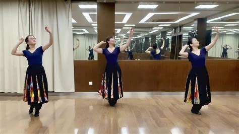 舞蹈视频异域风情的新疆舞《欢乐的跳吧》妩媚的小眼神