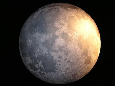 在月球上看地球，为啥会比太阳还大？
