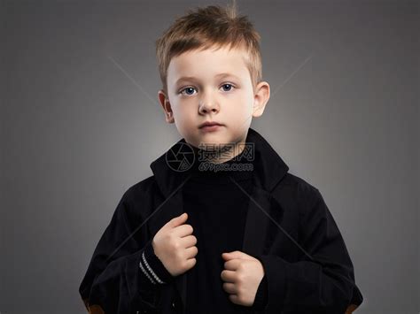 时尚的孩子帅气的小男孩时尚的孩子高清图片下载-正版图片502682941-摄图网