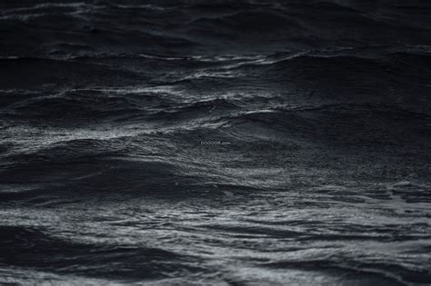 黑色大海壁纸图片