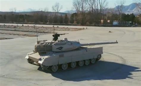 官宣15式坦克高原练兵：外形紧凑配置高，机动性能很强悍|高原|坦克|作战_新浪新闻