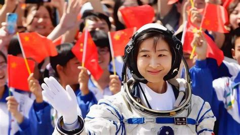 中国第一女宇航员返回地面后就消失了？她如今过的怎么样_腾讯视频