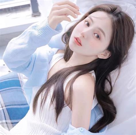 纯欲风甜美女生头像图片