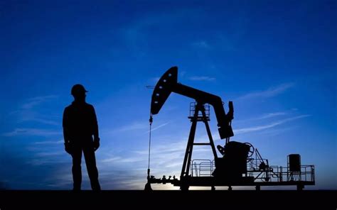 “三桶油”冰火两重天：中石油中石化亏损528亿，中海油盈利103亿__财经头条