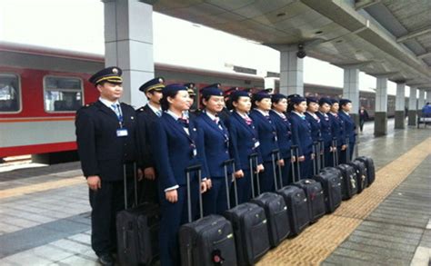 泰国30名学员来武汉学习高铁经验 中国高铁从“引进来”到“走出去”_湖北频道_凤凰网