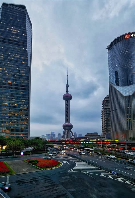 上海浦东新区与老城厢高清图片下载-正版图片500846855-摄图网
