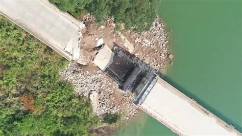 贺州一“民心桥”通车7年后坍塌，2万多名群众再陷出行难_凤凰网视频_凤凰网